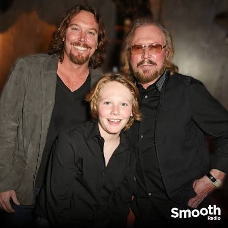 Barry Gibb with his son Ashley and grandson Lucas. 🤗