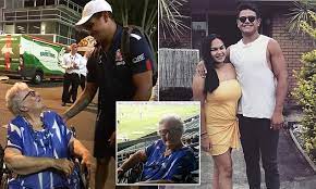 Boyd cordner says former nrl teammate latrell mitchell always responds well to criticism and will have a point to prove after a turbulent time. Touching Story Behind A Photo Of Footy Star Latrell Mitchell And An Elderly Wheelchair Bound Fan Daily Mail Online