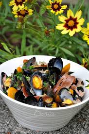 Moules De Bouchot A L Ail Au Jambon Serrano La Cuisine De Doria Recettes De Coquillages Recette Fruit De Mer Jambon Serrano