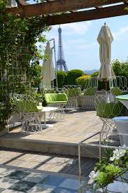 The Rooftop Terrace At Hotel Raphael In Paris Offers A Brilliant View Of The Eiffel Tower A Parisian Acquaintance Of Mine F Paris Paris France Rooftop Garden