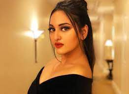 Read moresonakshi sinha age, height, weight, husband, family, wiki & biography. Sonakshi Sinha Wiki Age Boyfriend Family Religion Biography More Wikibio
