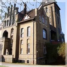 It has approximately 18,500 inhabitants. Stadt Sarstedt
