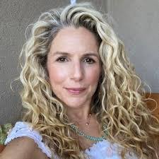 Joni Benton's Instagram, Twitter & Facebook