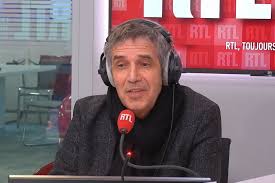 After learning the piano from age 6 onwards, he began learning and playing. On Peut Continuer De Faire Rever Les Gens Assure Julien Clerc Sur Rtl