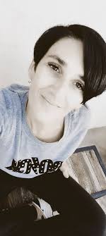 Yo los únicos millones que tengo son los del DNI.✨ Buen viernes!!!