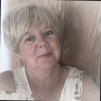 Suzanne Holt's Instagram, Twitter & Facebook