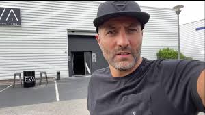 À l'occasion de l'ouverture d'EVA Toulouse, Jean Mariotte, cofounder EVA,  nous fait visiter la nouvelle salle qui a ouvert ses portes vendredi 20  août !!!, Au programme, visite du lieu, rencontre du ...