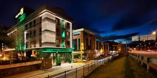Ayrıca şehrin geniş ulaşım ağına sahip tramvay ve otobüs durakları ise. Holiday Inn Istanbul Kadikoy Hotel Istanbul Turkey Overview