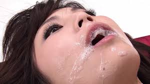 여러 자지에 따먹히는 걸 좋아하는 젊은 유부녀의 최고의 일본 갱뱅 모음