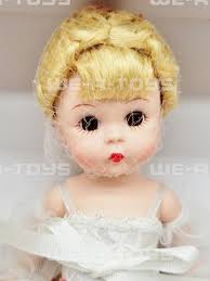 Madame Alexander Snow White Doll No. 35635 NEW
