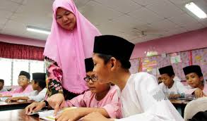 Majlis yang dirasmikan menteri besar perak, datuk seri dr zambry abdul kadir itu turut dihadiri pengerusi jawatankuasa agama islam, pendidikan islam dan pembangunan sahsiah perak datuk mohd nizar zakaria. Cadang Naik Elaun Guru Agama Kepada Rm900