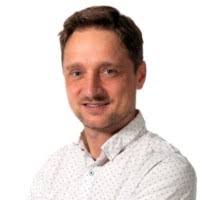 300+ perfiles de «Forstner»