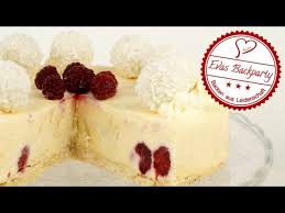 Die torte mit gut der hälfte der sahne bestreichen und mit kokosraspeln bestreuen. Raffaello Eistorte Mit Frucht Himbeeren Ohne Zu Backen Youtube