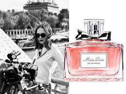 By asking the question what would you do for love? in the return of miss dior, directed by emmanuel cossu, portman shows just how. Natalie Portman Celebrates Her Love Affair With Miss Dior Viva