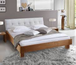 Benker betten ist das bettenhaus für alle kunden in minden und umgebung, die mehr von ihrer matratze erwarten.immer mehr kunden wissen, dass eine fachberatung einfach zum kauf von matratzen oder betten dazu gehört. Massivholzbett Aus Eiche Mit Weissem Kopfteil Faro Betten De