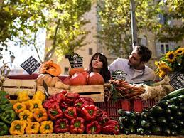 Sur ses étals, des produits typiques du périgord disponibles en fonction des saisons : Top Des Marches Provencaux Provence Alpes Cote D Azur Comite Regional De Tourisme