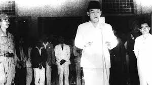 Setelah itu kita akan mengubah gambarnya menjadi hitam putih, nah caranya pada bagian menu pilih image > adjusments > kemudian pilih black and white, lihat gambar berikut ini. Fakta Menarik Di Balik Foto Foto Proklamasi Kemerdekaan Indonesia Citizen6 Liputan6 Com