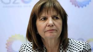 Patricia bullrich, argentina's minister of security, at a news conference announcing the arrests.credit.martin acosta/reuters. Construir Una Argentina Mas Segura El Objetivo De Patricia Bullrich Con Antecedente En El 2015 Politica El Intransigente