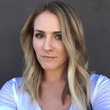 Leah Gale (@leahgale22)