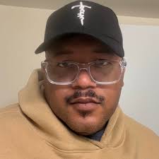 Keyboard or controller? personally for me I use a controller a series 2  elite to be exact.