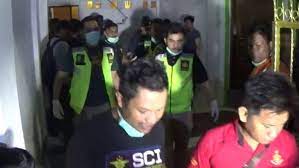 Klem pengunci vertikal, untuk mengunci teropong agar tidak dapat digerakkan secara vertikal. Karyawan Pabrik Di Makassar Ditemukan Tewas Terdapat Darah Berceceran Di Rumah Korban Bagian 1