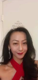 Gina Farr's Instagram, Twitter & Facebook