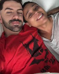 Chegando em 2025 com a mesma pessoa de 2018… Chegando em 2025 com a pessoa  que eu escolhi amar e construir uma família. A pessoa que mais me irrita e  mais me