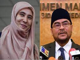 Proud & busy mom of busy bees: Nurul Izzah Perjalanan Kita Masih Jauh Pesan Mujahid
