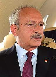 Chp genel başkanı kemal kılıçdaroğlu, ahlak ve etik kaygısı taşıyorsa, dürüst ve namuslu bir siyaset yaptığına inanıyorsa türk gençliğinden, yks'ye giren bütün kardeşlerimizden derhal özür dilemek mecburiyetindedir. Kemal Kilicdaroglu Wikipedia