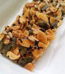 The bottom of the cookies are dip with chocolate. Rahsia Hatiku Resepi Nutty Thins Florentine Cookies Caramel Nuts Bar Almond Crunchy Bepang Kacang Florentine Cookies Nut Recipes Food