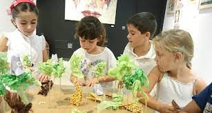 El taller de juego se organiza para guiar a los niños en juegos organizados que propicien la creatividad y la. Art Collage Nuevo Taller Mahatma Lilliput La Diversiva
