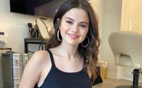 De una vez por todas soy más fuerte sola y es que no me arrepiento del pasado sé que el tiempo a tu lado cortó mis alas pero ahora este pecho es antibalas. Uluchl1puqvc M