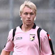 Simon kjaer is a defender and is 6'2 and weighs 181 pounds. Simon Kjaer Net Worth Net Worth List
