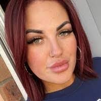 Renee Ferry's Instagram, Twitter & Facebook