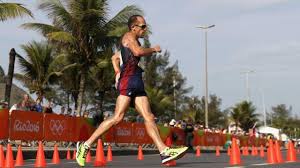Yohann diniz 2005 yılında 1:20:20 s ile 20 km yürüyüş ve 3:45:17 s ile 50 km yürüyüşte kişisel rekorlar kırdı. Atletismo Entre Desmayos Y Diarrea El Coraje Del Frances Yohann Diniz Para Llegar A Meta En Los 50 Km Marcha De Rio 2016 Bbc News Mundo