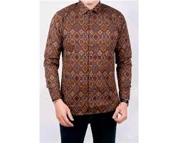 Baju batik pria lengan panjang dengan dominasi warna navy. 10 Model Kemeja Batik Lengan Panjang Pria Eksklusif Mulai Dari Rp80 Ribuan Bukareview