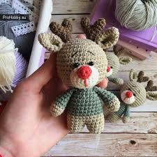 Daha Once Birkac Amigurumi Geyik Modellerinden Ornekler Paylasmistik Bugun Mini Bir Geyik Oruyoruz Amigurumi Anahtarlik Mo Baby Knitting Patterns Krose Geyik
