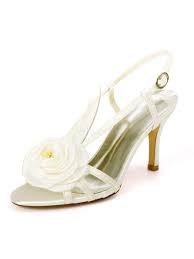Tacchi alti anche per i vestiti da sposa a tuta, li ha voluti. Scarpe Da Sposa Avorio Scarpe Da Sposa Tacco Alto Fiori Punta Aperta In Raso Milanoo Com