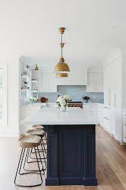 White Kitchen Benjamin Moore Oxford White Perimeter Cabinets With Navy Blue Island Benjamin Moo Farmhouse Kitchen Design Interior Design Kitchen Kitchen Design