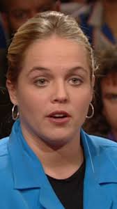 Hairdresser Denies Swindling Woman!