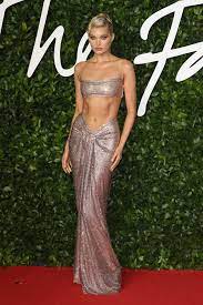 24) kendall jenner (age at the time: Elsa Hosk Shuts Down The Red Carpet With A Set Of Supermodel Abs Vogue