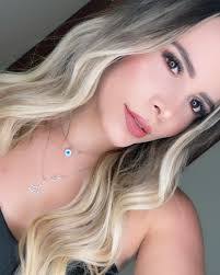 Larissa Mares's Instagram, Twitter & Facebook