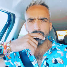 El alma que habla con los ojos, también puede besar con la mirada. . . . A  losBuenos días!!! #jueves #comienzaeldia #aportodas #vive #live #oneandone  #tshirt #bysergiovidal