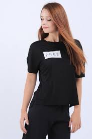 Bayan Tisort Free Time Baskili Siyah T Shirt Tesettur Klasik Genc Magaza Tasarim Kombin Style Modelleri Otantik Genc Salas Siyah Moda Trendler