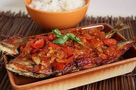 The most popular one is quite similar to galangal fried chicken. Fish In Hot Chillie Peppers Sambal Balado Ikan Stuffed Peppers Spicy Recipes I Love Food