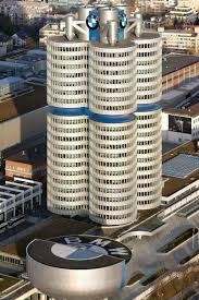 Bmw Vierzylinder In Munchen In 2020 Hochhaus Plattenbau Punkthochhaus