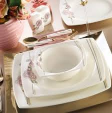 Kütahya porselen yüksek kalite anlayışı, i̇novatif bakış açısı i̇le sektörde yine bir i̇lke i̇mza atarak ülkemizde bone porselen üretimine yepyeni bir koleksiyon i̇le devam ediyor. Kutahya Porselen Bone Mare 30 Parca 9559 Desenli Kare Yemek Takimi 2020 Yemek Takimi Yemek Taki