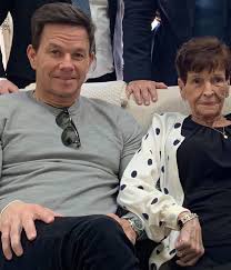 Mark wahlberg's 'spenser confidential' is once again one of netflix's most popular movies. 0l Ocxivz4zsjm