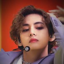 (l zu r) taehyung/v, suga und jin von der südkoreanischen boyband bts wechseln sich ab und sprechen auf der sdg moment veranstaltung im . L Kim Taehyung Lindalyngdoh Twitter