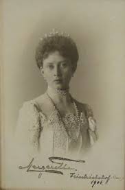 She spent much of her childhood with her parents and sister. Margarethe Beatrice Feodora Mossy Von Hohenzollern 1872 1954 Find A Grave Memorial